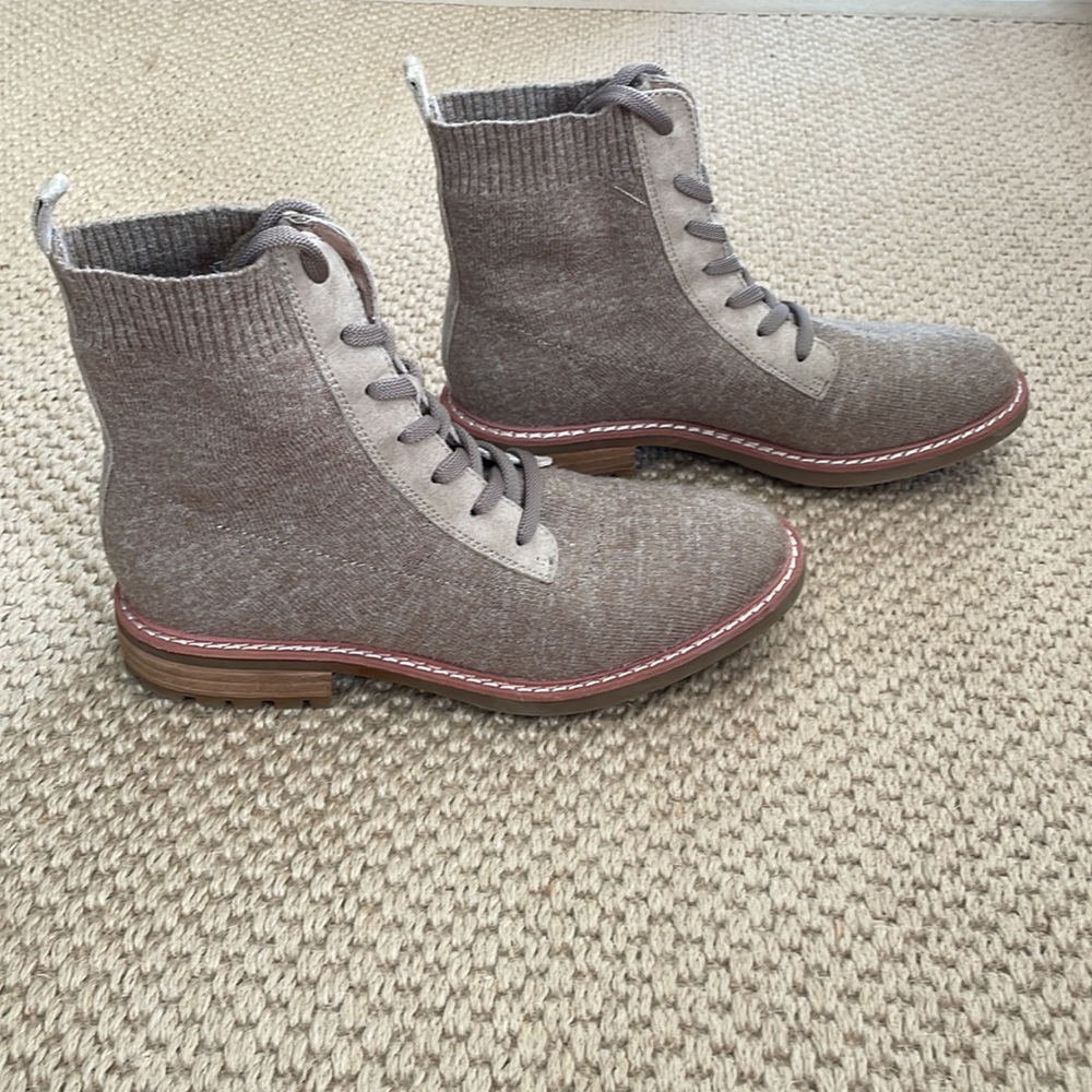 Sofft Landee caramel tan boot size 8